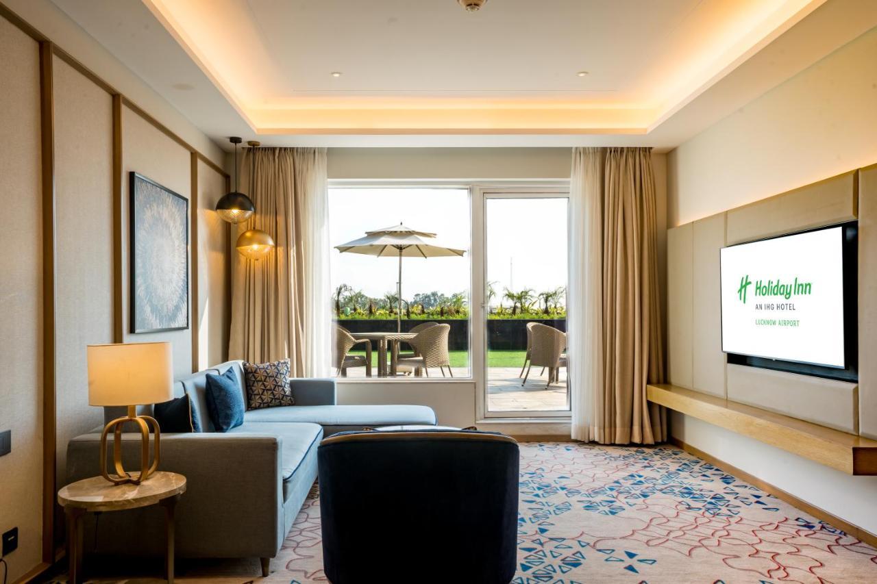 Holiday Inn Lucknow Airport By Ihg Exterior foto