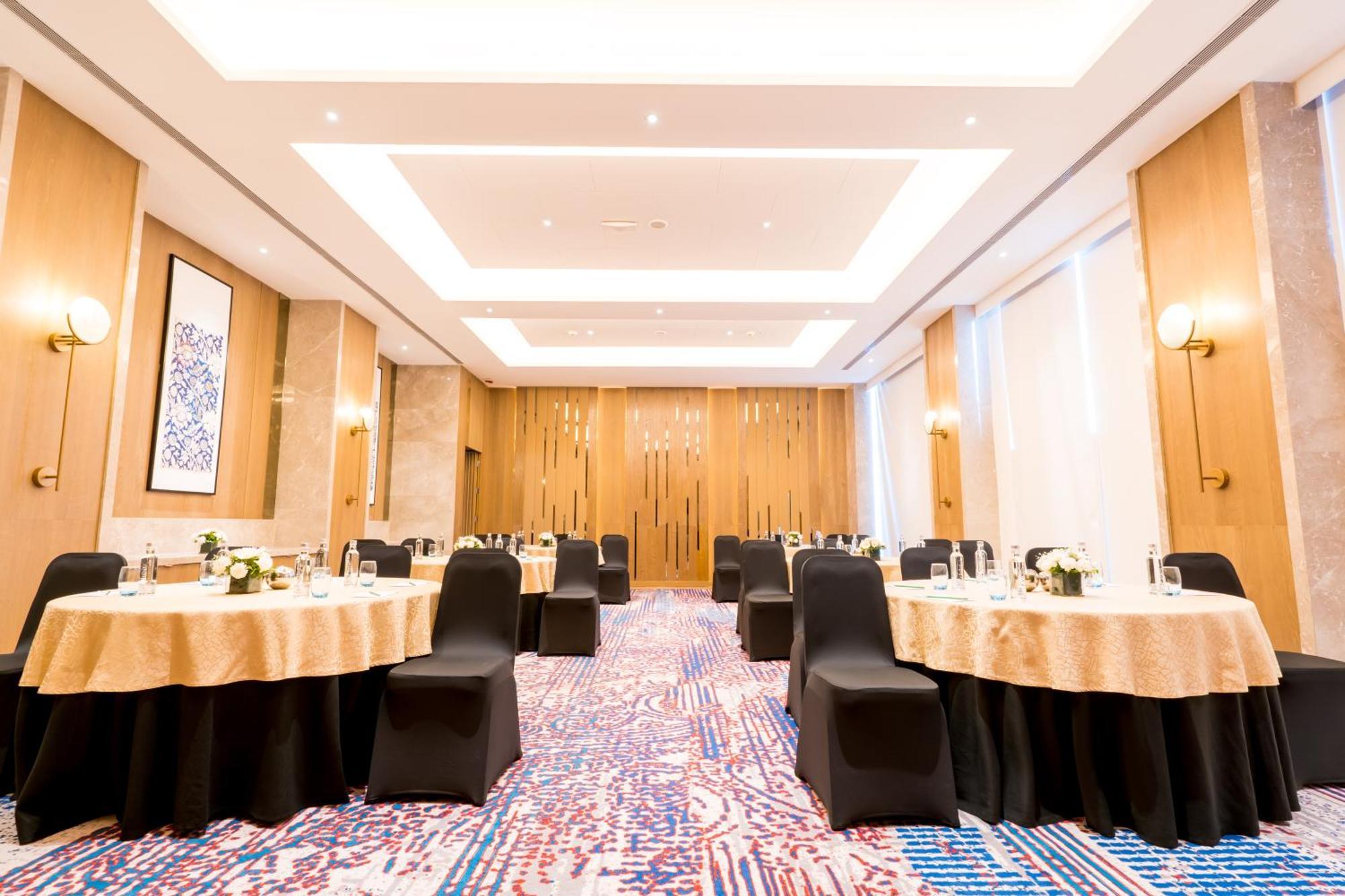 Holiday Inn Lucknow Airport By Ihg Exterior foto