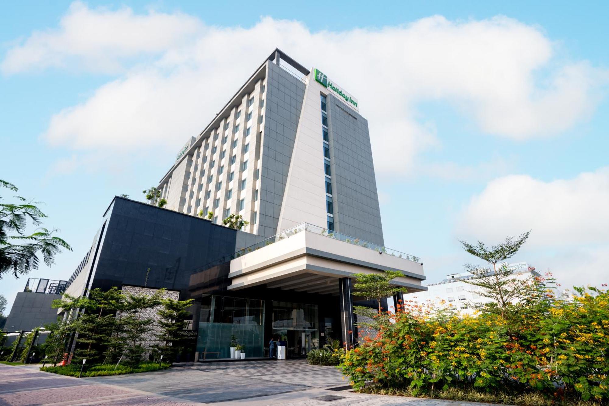 Holiday Inn Lucknow Airport By Ihg Exterior foto