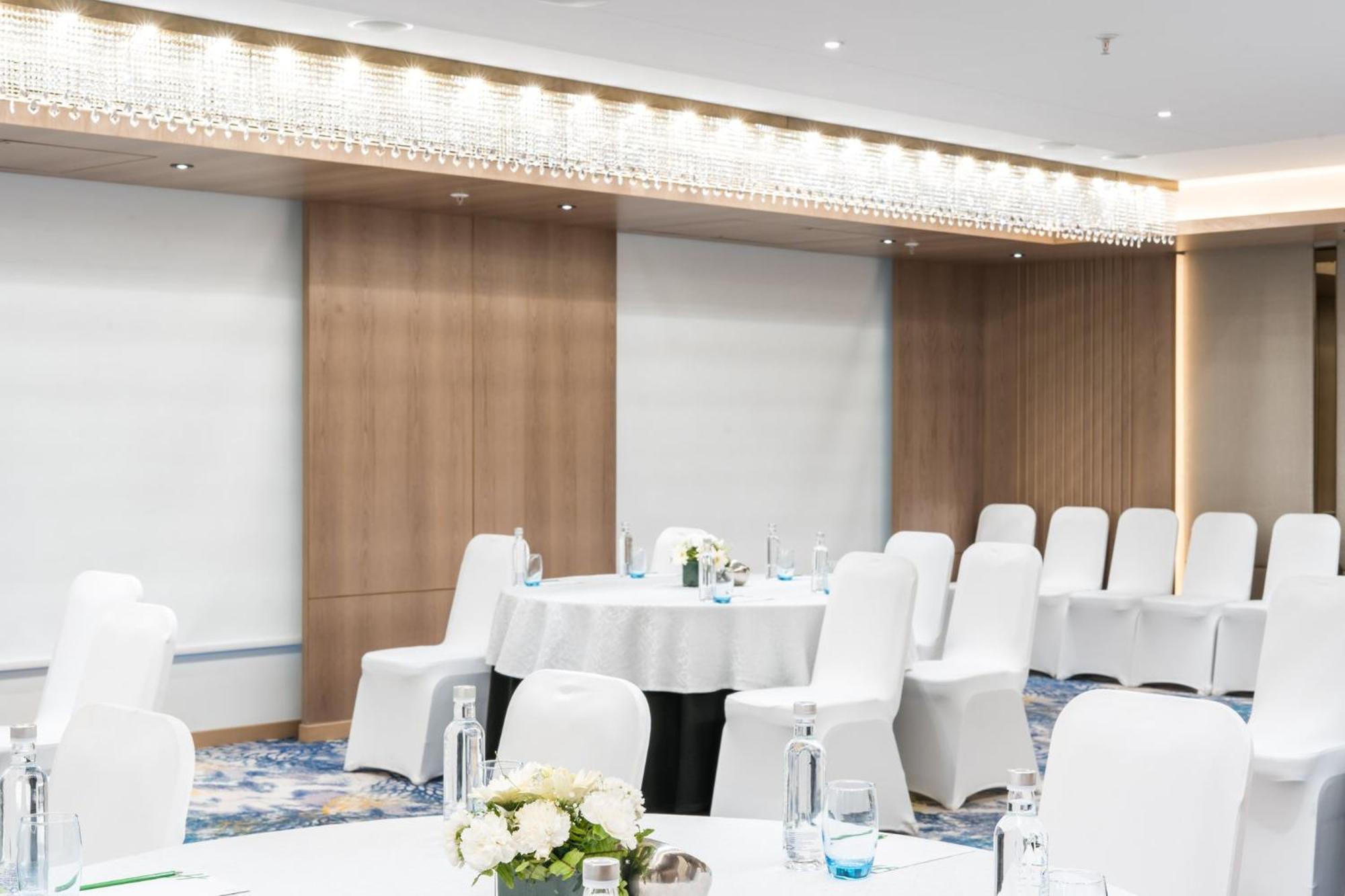 Holiday Inn Lucknow Airport By Ihg Exterior foto