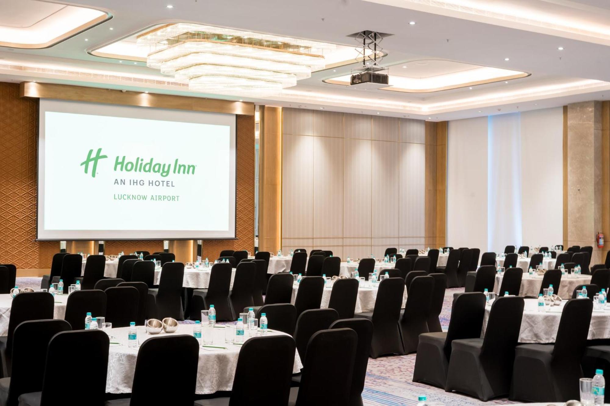 Holiday Inn Lucknow Airport By Ihg Exterior foto