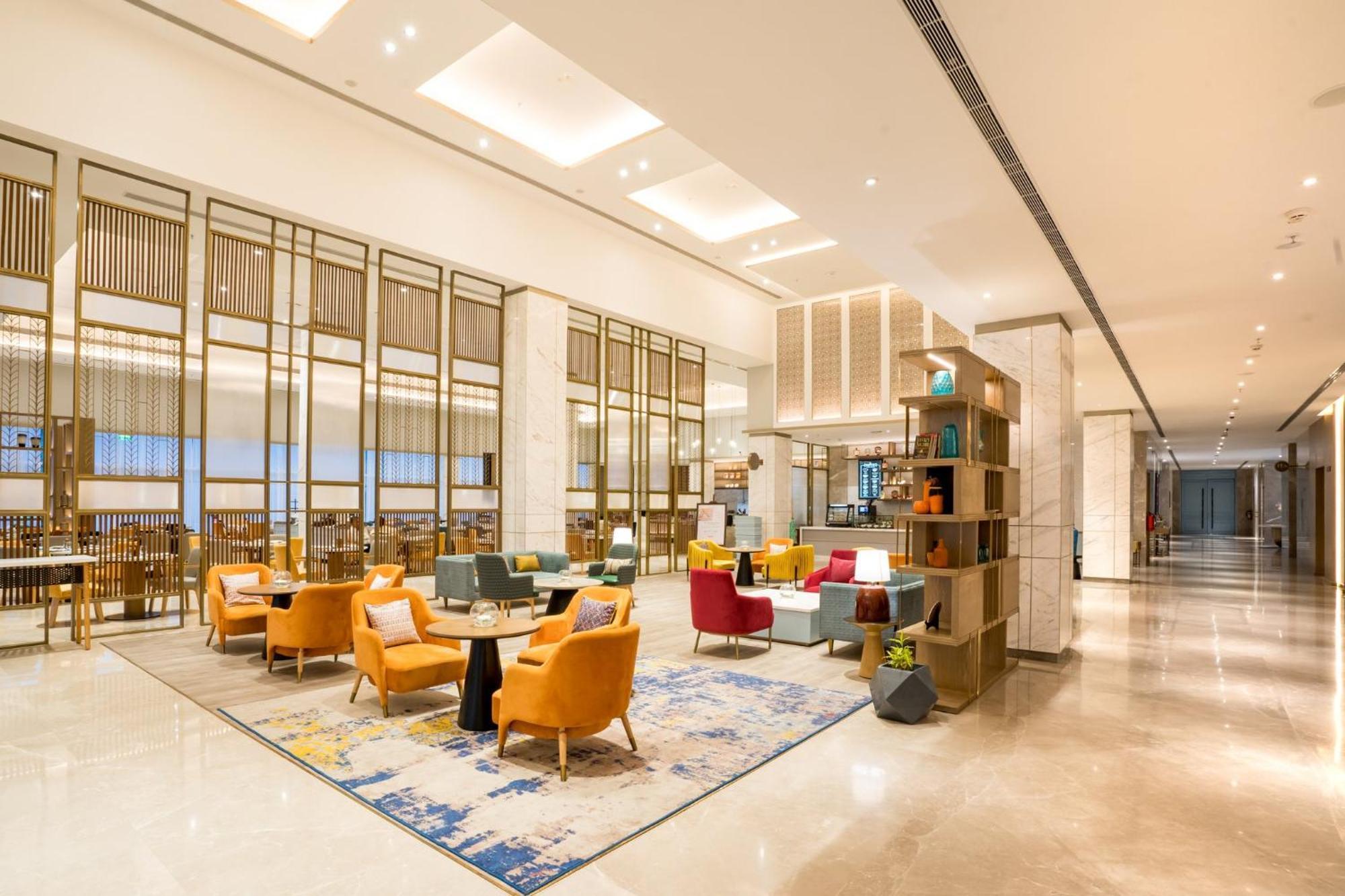 Holiday Inn Lucknow Airport By Ihg Exterior foto